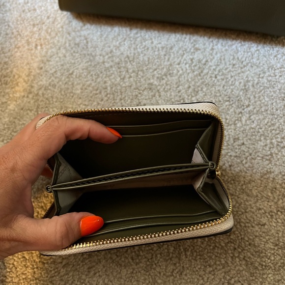 Michael Kors handbag and wallet - Picture 3 of 6